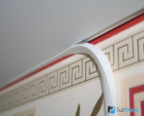 Чем закрыть стык потолка и стены. Как сделать сопряжение стен и потолка? Маленькие хитрости 01 Чем закрыть стык потолка и стены. Как сделать сопряжение стен и потолка? Маленькие хитрости 01