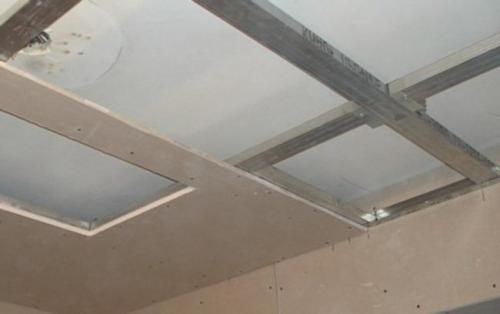 Низкий кривой потолок. Как сделать кривые потолки идеально ровными