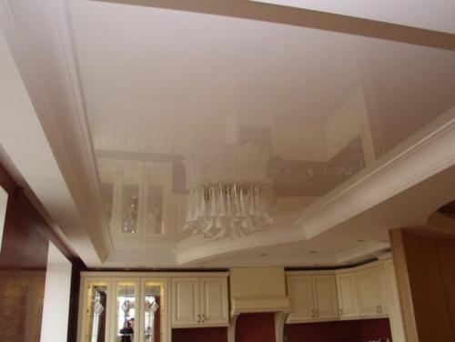 Стык обоев и потолка без плинтуса. Для чего необходим плинтус?