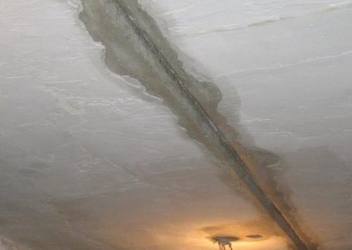 Как заделать щели между плитами перекрытия на потолке. Ремонт потолка — заделываем швы между плитами