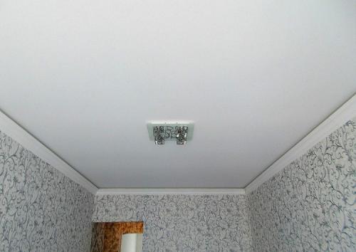 Стык потолка со стеной. Что делать, если стыки потолка со стенами неровные