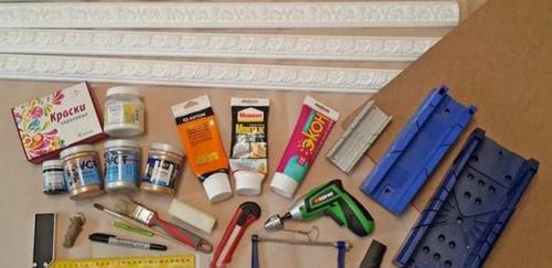 Что можно сделать из потолочных плинтусов. Как сделать рамку для картин из потолочного плинтуса