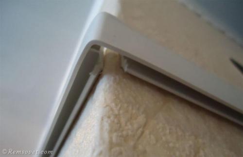 Как крепить багет для натяжных потолков. Потолочный багет для гарпунного крепления натяжного потолка 09