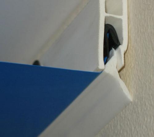 Монтаж плинтуса на натяжной потолок. Выбор плинтусов для натяжного потолка 01 Монтаж плинтуса на натяжной потолок. Выбор плинтусов для натяжного потолка 01