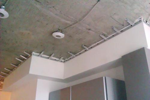 Как крепить багет к потолку. Выбор клея для багета 04 Как крепить багет к потолку. Выбор клея для багета 04