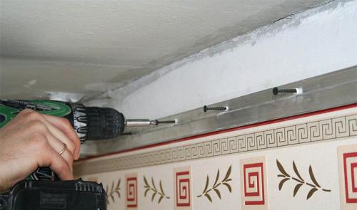 Как крепить багет к потолку. Выбор клея для багета 06 Как крепить багет к потолку. Выбор клея для багета 06