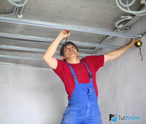 Как резать профиль для натяжного потолка. Профиль для монтажа натяжного потолка 02 Как резать профиль для натяжного потолка. Профиль для монтажа натяжного потолка 02