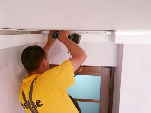 Крепление натяжного потолка к гипсокартону. Как прекрепить натяжной потолок к коробу из гипсокартона?