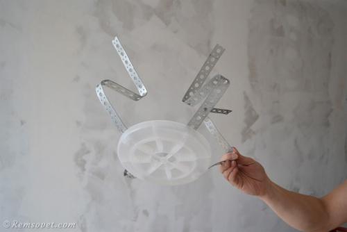 Крепление багета натяжного потолка в рыхлую стену. Крепление багетов под натяжным потолком 10