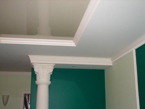 Лучший плинтус для натяжного потолка. Материал плинтусов для натяжных потолков