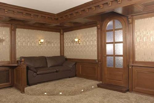 Гибкий плинтус для потолка самоклеющийся. Основное назначение гибких потолочных плинтусов, карнизов, багетов и молдингов 09