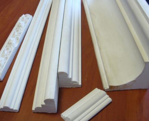 Выбираем плинтус для натяжного потолка. Какой потолочный плинтус купить для натяжных потолков 01