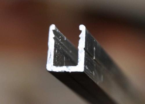 Гибкий плинтус для натяжного потолка. Плинтус для натяжного потолка: 2 вида деталей для надёжности и красоты конструкции