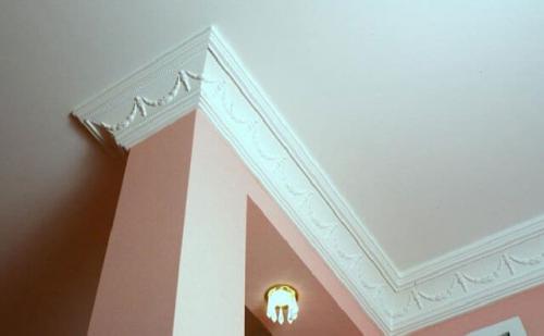 8 советов по поклейке потолочного плинтуса или галтели. Выбираем клей для потолочного плинтуса 15 8 советов по поклейке потолочного плинтуса или галтели. Выбираем клей для потолочного плинтуса 15