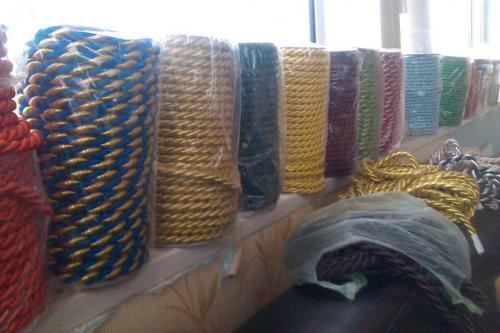 Канат вместо плинтуса на потолок. Использование каната вместо потолочного плинтуса в современном интерьере