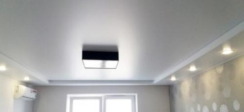 Какой натяжной потолок лучше матовый или сатиновый. Применение в дизайне интерьера