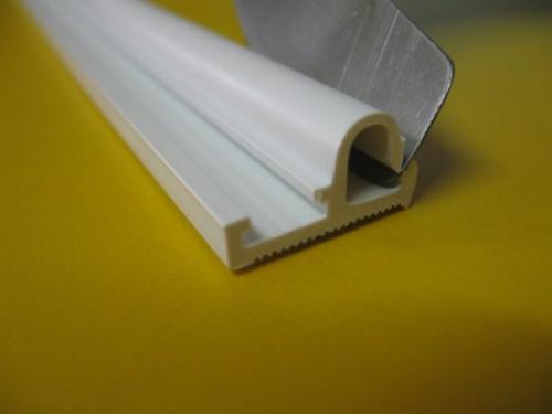 Гибкий плинтус для натяжного потолка. Плинтус для натяжного потолка: 2 вида деталей для надёжности и красоты конструкции