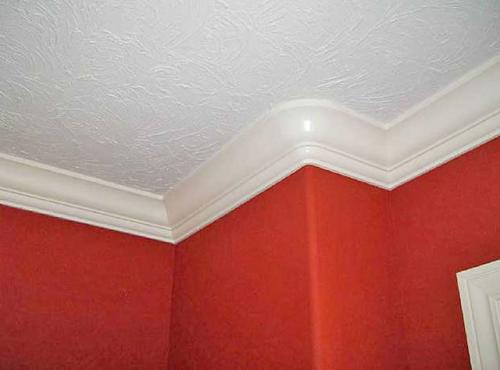 Какой потолочный плинтус лучше. Потолочный плинтус в интерьере 2022: ТОП-40 лучших идей дизайна с фото 06