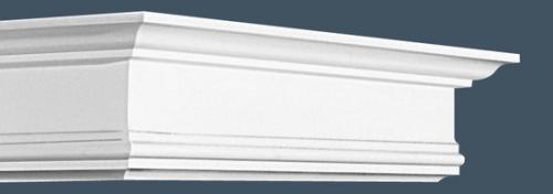 Широкий потолочный плинтус в интерьере