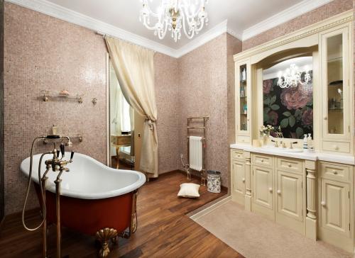 Потолочный плинтус полиуретан или пенопласт. Материалы потолочных плинтусов