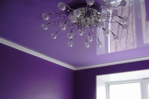 Какие потолочные плинтусы подойдут для низких потолков