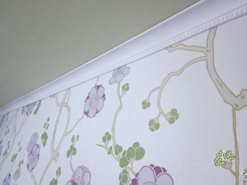 Широкий потолочный плинтус в интерьерах. Широкий потолочный плинтус в интерьере