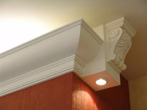 Широкий потолочный плинтус в интерьерах. Широкий потолочный плинтус в интерьере