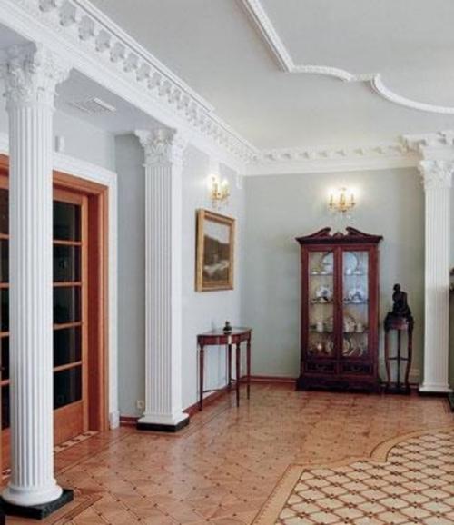 Широкий потолочный плинтус в интерьерах. Широкий потолочный плинтус в интерьере