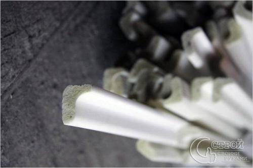 Потолочные плинтуса в интерьере спальни. Потолочный плинтус – советы по выбору материалов и инструкции по поклейке 14