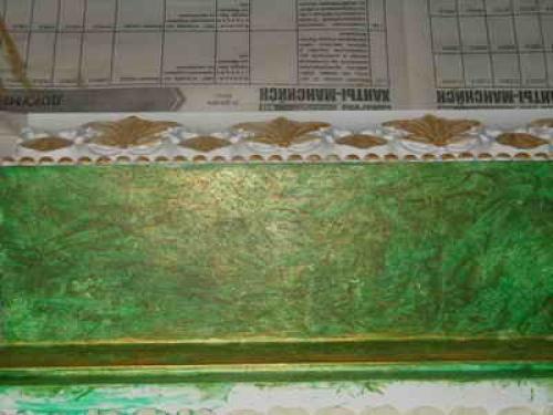 Как декорировать потолочный плинтус. Окраска плинтуса с имитацией малахита