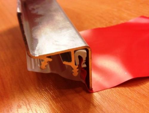 Профиль для парящих потолков со вставкой. Виды профиля для возведения конструкции