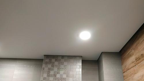 Теневой потолок с подсветкой. Сколько в среднем стоит теневой натяжной потолок