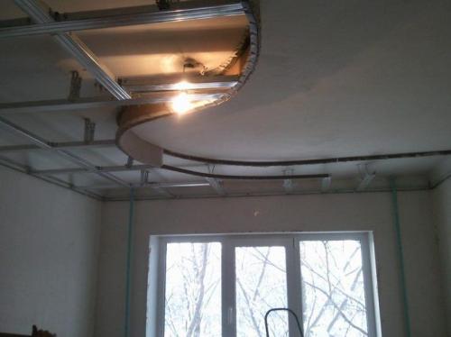 Как крепить натяжной потолок к стене из гипсокартона. Комбинированная двухуровневая система 01 Как крепить натяжной потолок к стене из гипсокартона. Комбинированная двухуровневая система 01