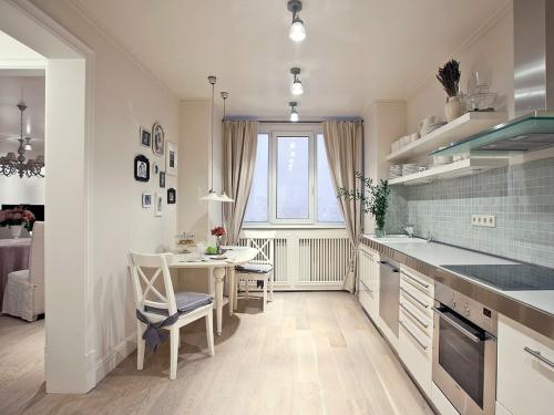 Полотно для натяжного потолка. Натяжные потолки: виды полотна по фактуре