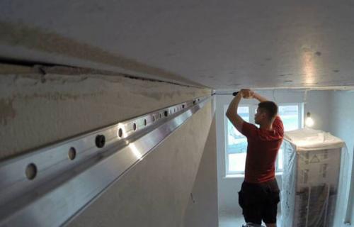 Как самому натянуть натяжной потолок. Приобретаем необходимый крепеж