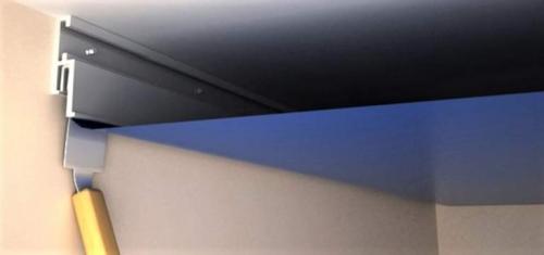 Как крепить натяжные потолки к базовому потолку. Что делает натяжные потолки ниже 05