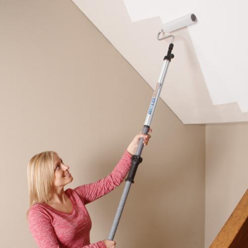 Нужно ли смывать побелку под натяжной потолок. Смывать ли побелку перед монтажом натяжного потолка?