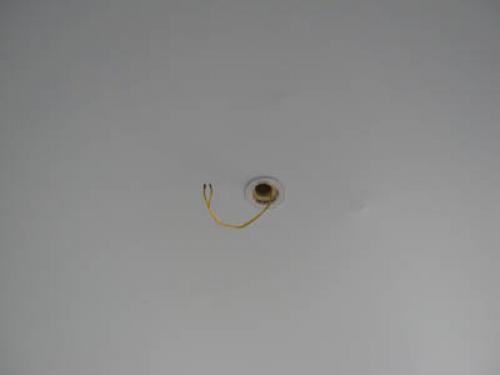 Можно ли добавить отверстия в натяжном потолке. Как при монтаже сделать отверстия под светильники