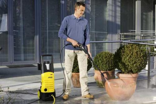 Как сделать отверстие в натяжном потолке под саморез. Можно ли вкрутить саморез в натяжной потолок и не испортить полотно?