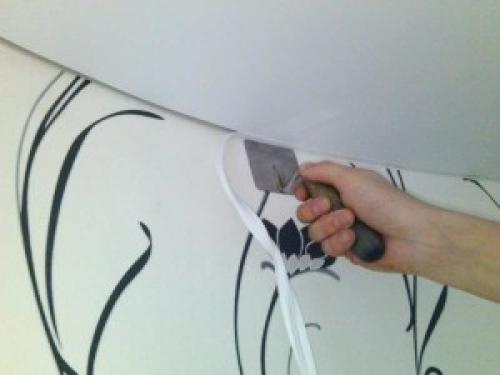 Выпадает заглушка у натяжного потолка. Монтаж заглушки для натяжного потолка своими руками